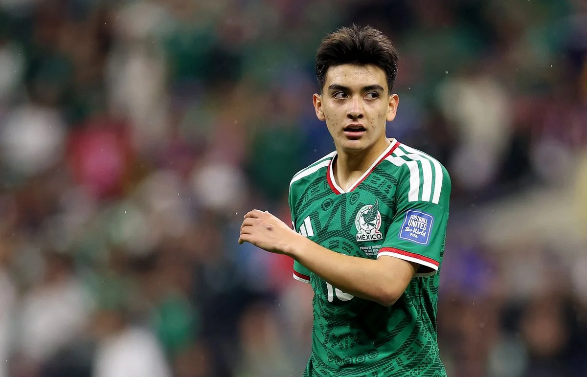 Gilberto Mora #19 of Mexico during the FIFA World Cup 2026 Round Of 32 match between Mexico and Ecuador at Mexico City Stadium