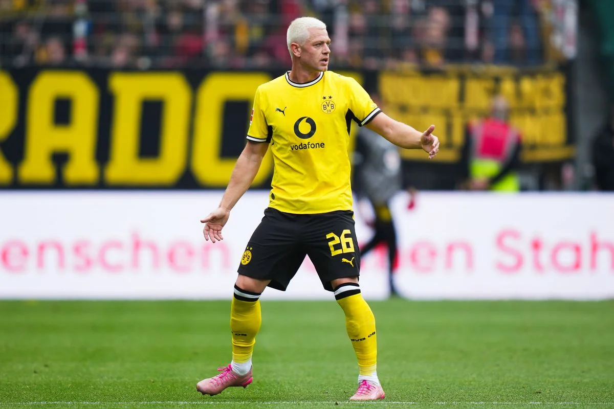 Julian Ryerson of Borussia Dortmund