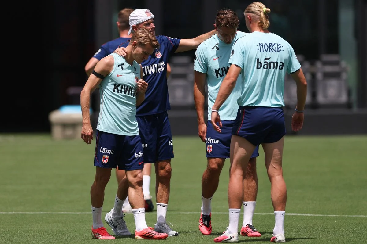 Norway's head coach Staale Solbakken with Martin Odegaard and Erling Haaland during a training session