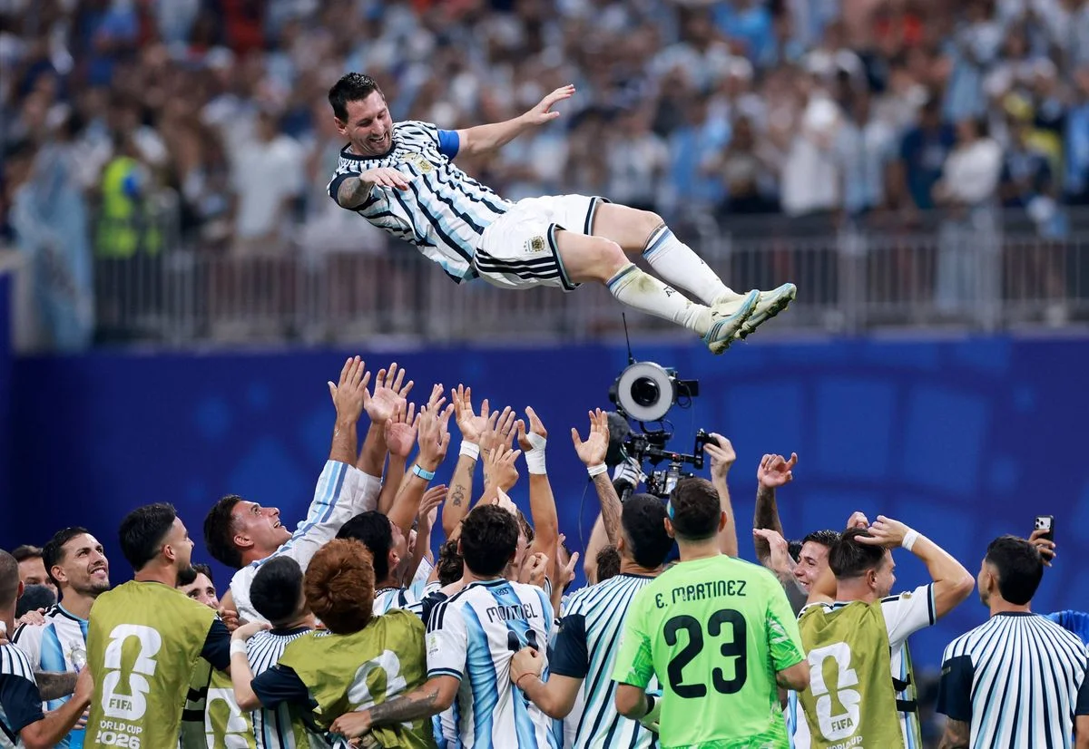 ATLANTA, GEORGIA - JULY 07: Lionel Messi #10 of Argentina celebrates with teammates after the 3-2 victory during the FIFA World Cup 2026 Round of 16 match between Argentina and Egypt at Atlanta Stadium on July 07, 2026 in Atlanta, Georgia. (Photo by Elsa/Getty Images)