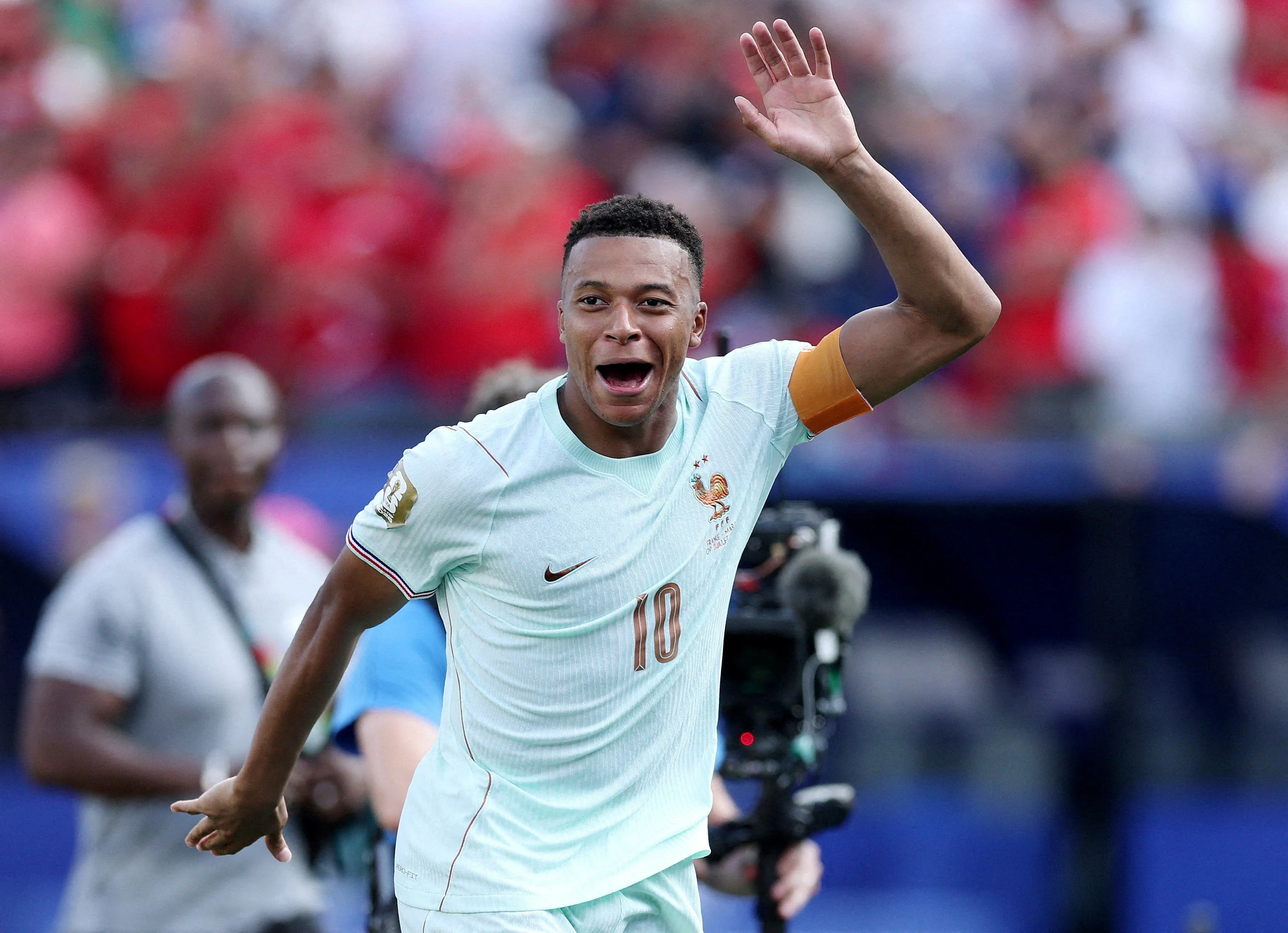 Mbappe lays down latest challenge to Messi as France continue march towards history