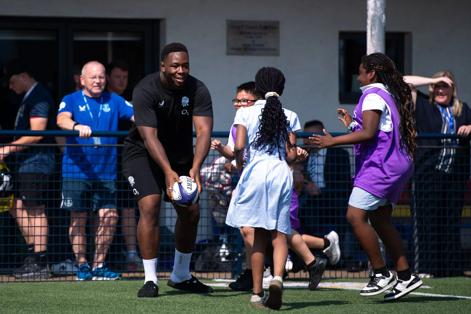 Manny Iyogun passes the ball in the T1 rugby session that was delivered by Sale Sharks Foundation