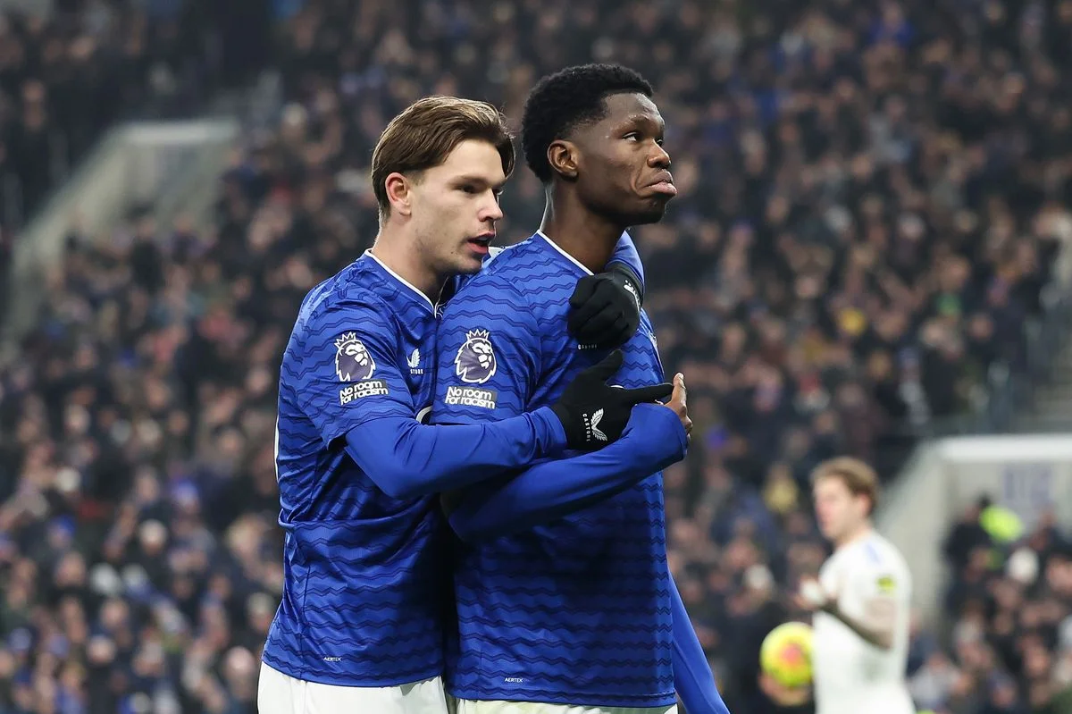 Thierno Barry celebrates with Tyler Dibling after scoring for Everton against Leeds United