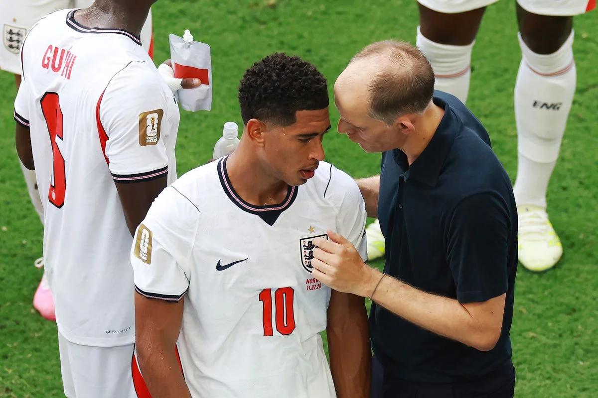 MIAMI GARDENS, FLORIDA - JULY 11: Thomas Tuchel, Manager of England, speaks with Jude Bellingham #10 during a hydration break in the FIFA World Cup 2026 Quarter Final match between Norway and England at Miami Stadium on July 11, 2026 in Miami Gardens, Florida. (Photo by Elsa/Getty Images)