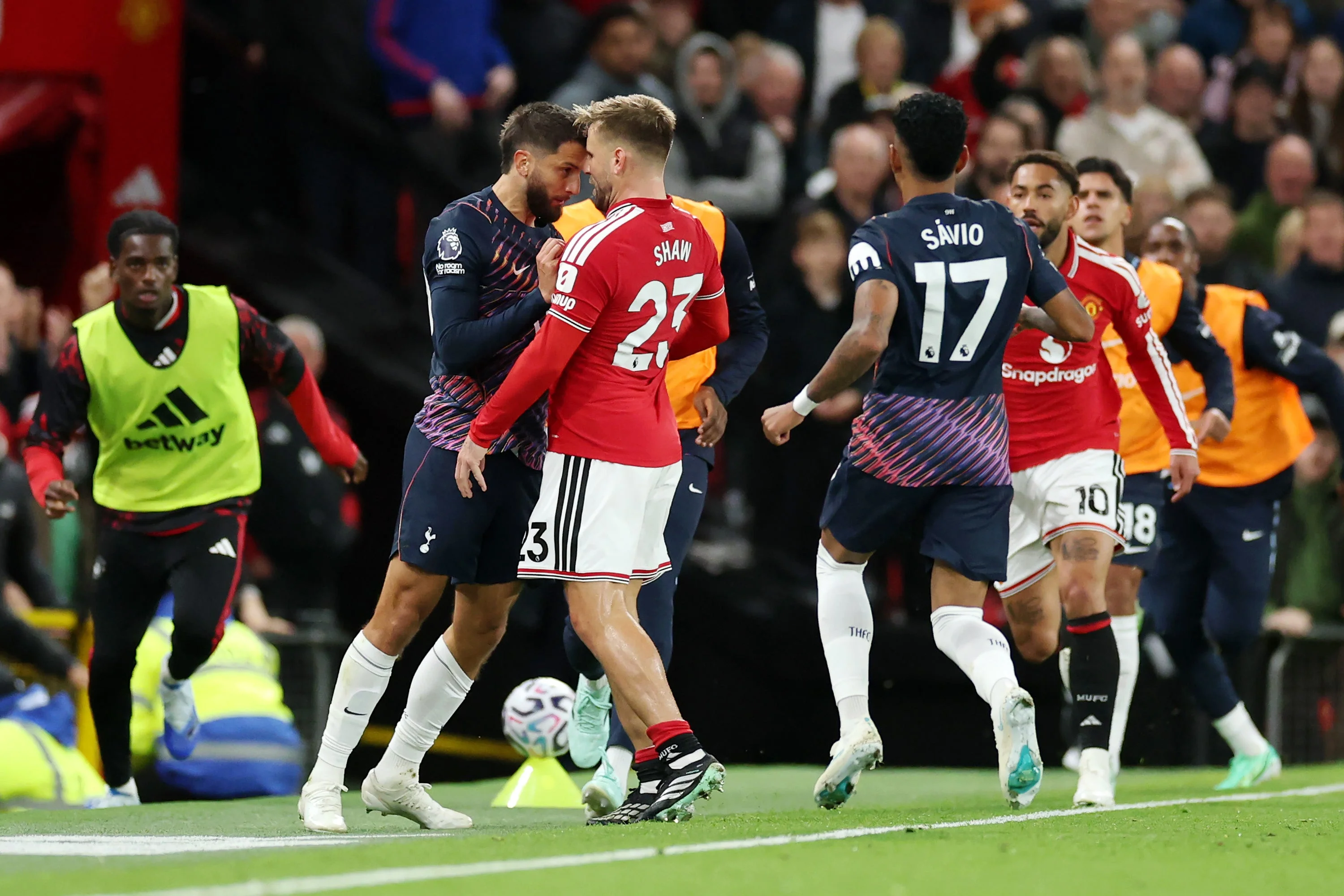 Rodrigo Bentancur and Luke Shaw got into a tussle on the side of the pitch
